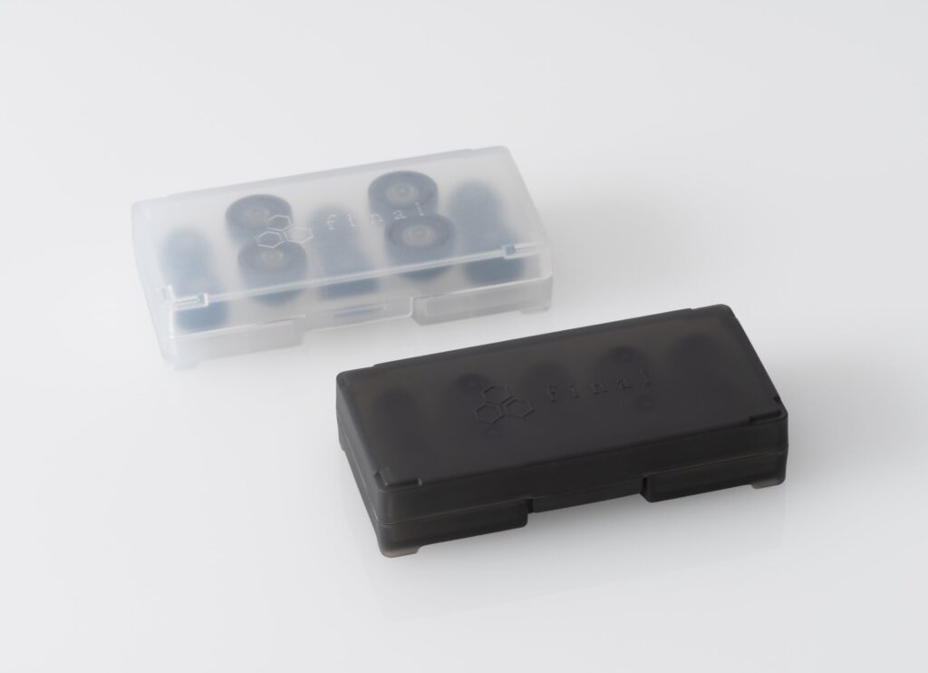 Etui und Ohrstöpsel-Box des A8000 DC