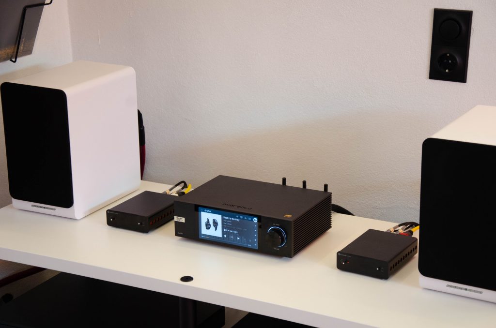 Acoustic Energy AE 100² mit Stoffabdeckung gepaart mit Eversolo DMP-A6 und Fosi Audio V3 Mono
