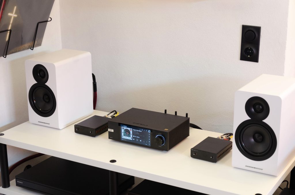 Acoustic Energy AE 100² ohne Stoffabdeckung gepaart mit Eversolo DMP-A6 und Fosi Audio V3 Mono
