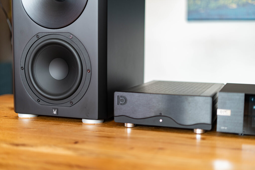 Arendal 1723 Bookshelf S am Hypex Nilai und Eversolo DMP-A6 Ansicht auf den unteren Speaker
