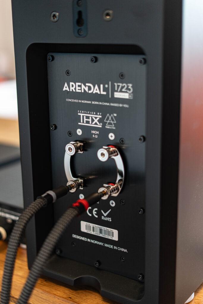 Arendal 1723 Bookshelf S mit WBC Ultimate 7AWG Carbon am Hypex Nilai und Eversolo DMP-A6. Ansicht auf das Terminal