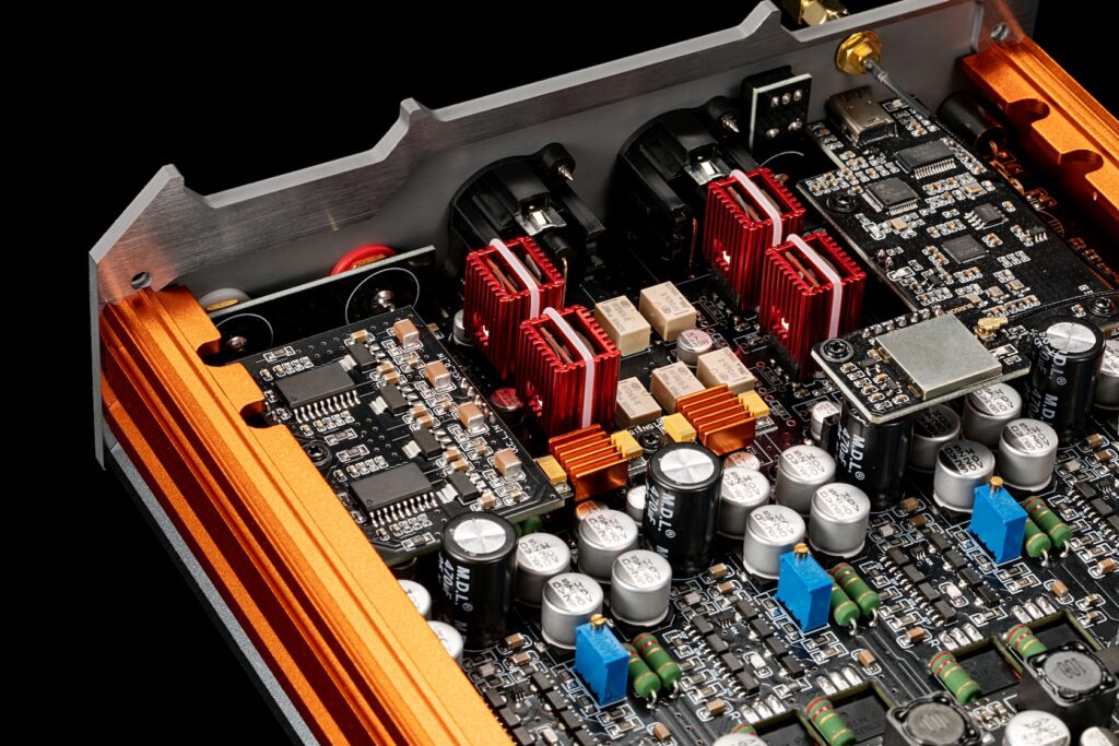 Burson Conductor Stellar - geöffnet von oben, Detail auf die OpAmps