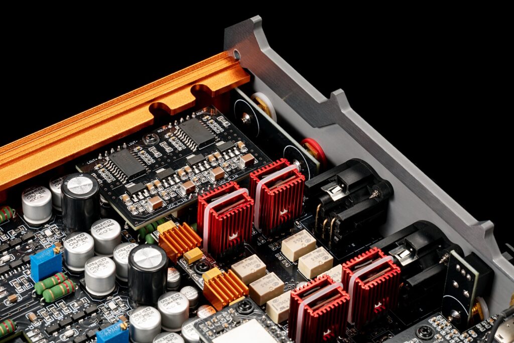 Burson Conductor Stellar - geöffnet von oben, Detail auf die OpAmps