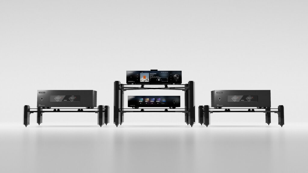 Eversolo AMP-8 - Frontansicht mit VU-Meter auf Rack, mit dual mono aufbau und DMP-A8