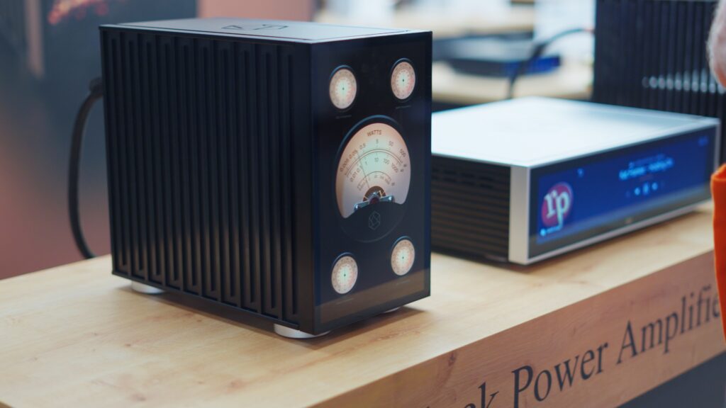 HiFi Rose RA80 mit VU-Meter
