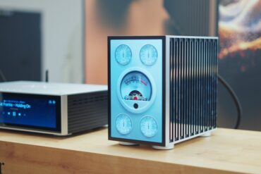 HiFi Rose RA80 mit VU-Meter
