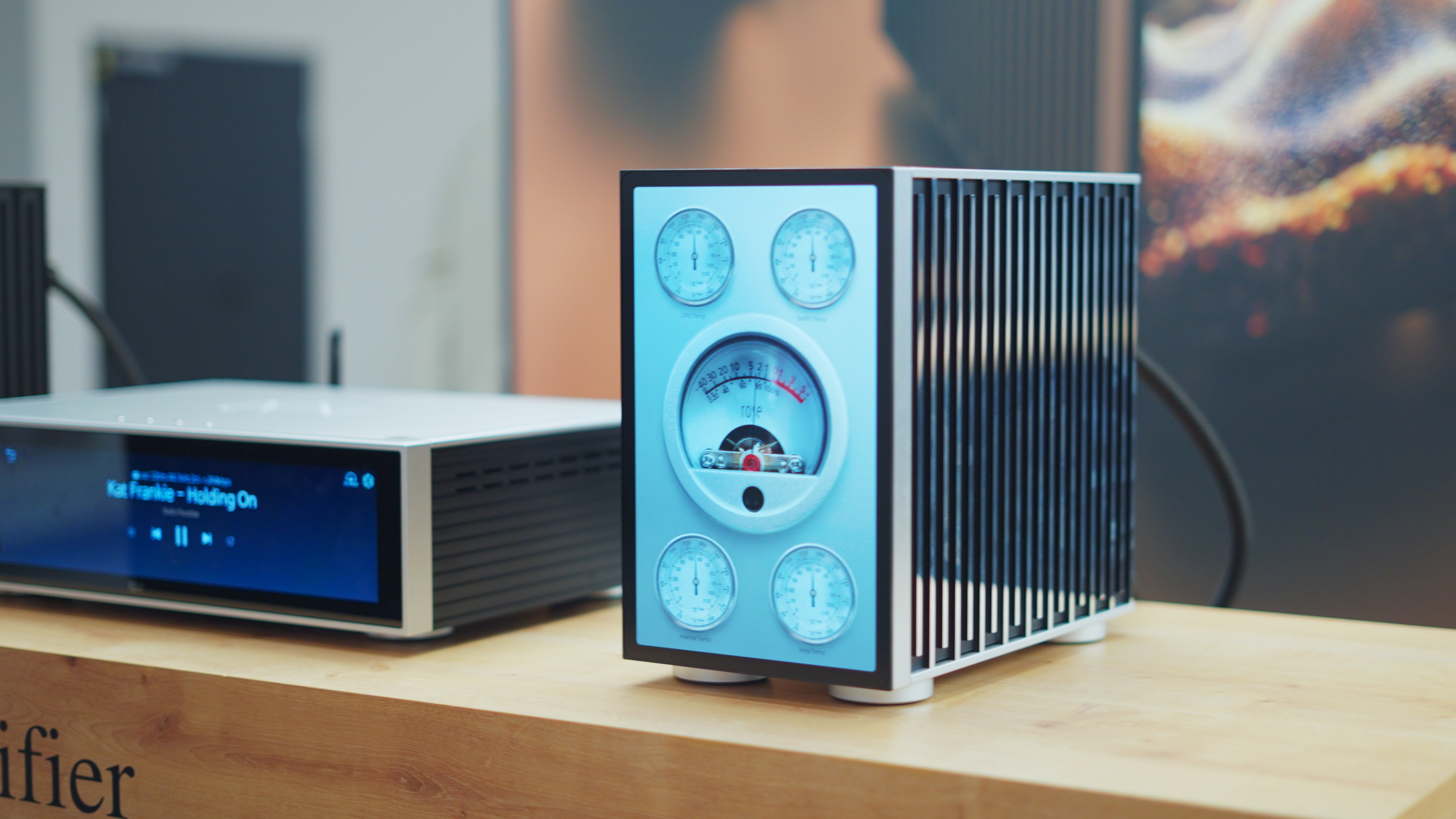 HiFi Rose RA80 mit VU-Meter