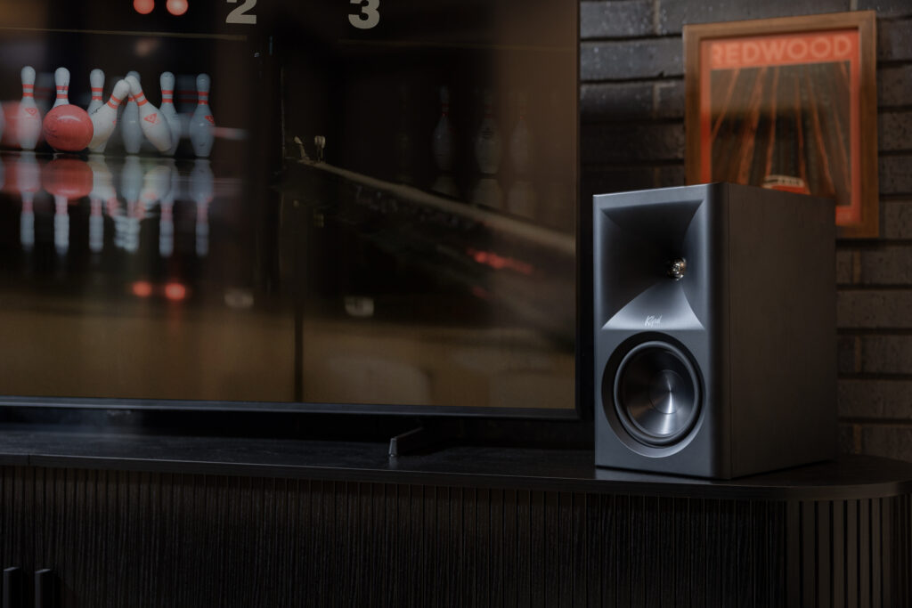 Klipsch The Fives II Sevens II Nines II - Schwarz Front ohne Abdeckungen im Wohnzimmer