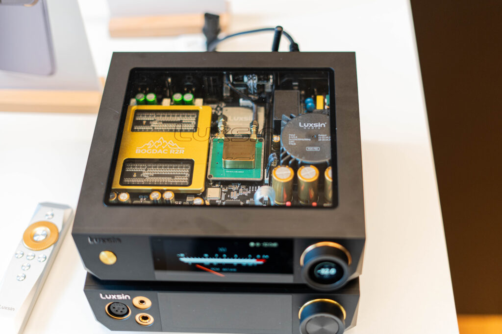 Luxsin HIGH END Vienna 2026 - Luxsin BD9 / Luxsin BH9-Stack Innenansicht DAC Luxsin BD9
