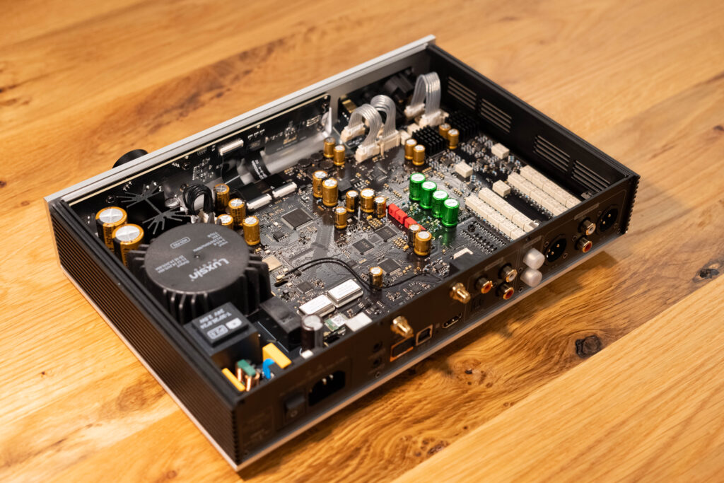 Luxsin X9 - aufgeschraubt von hinten oben