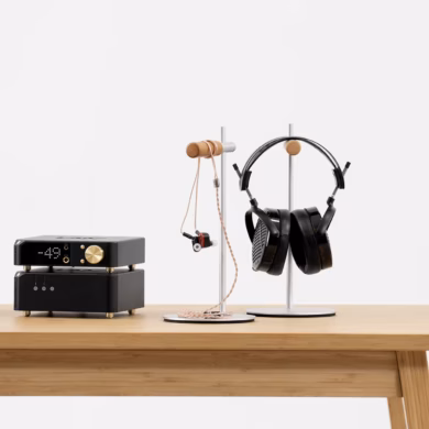 LAiV Crescendo VERSE Setup auf Schreibtisch