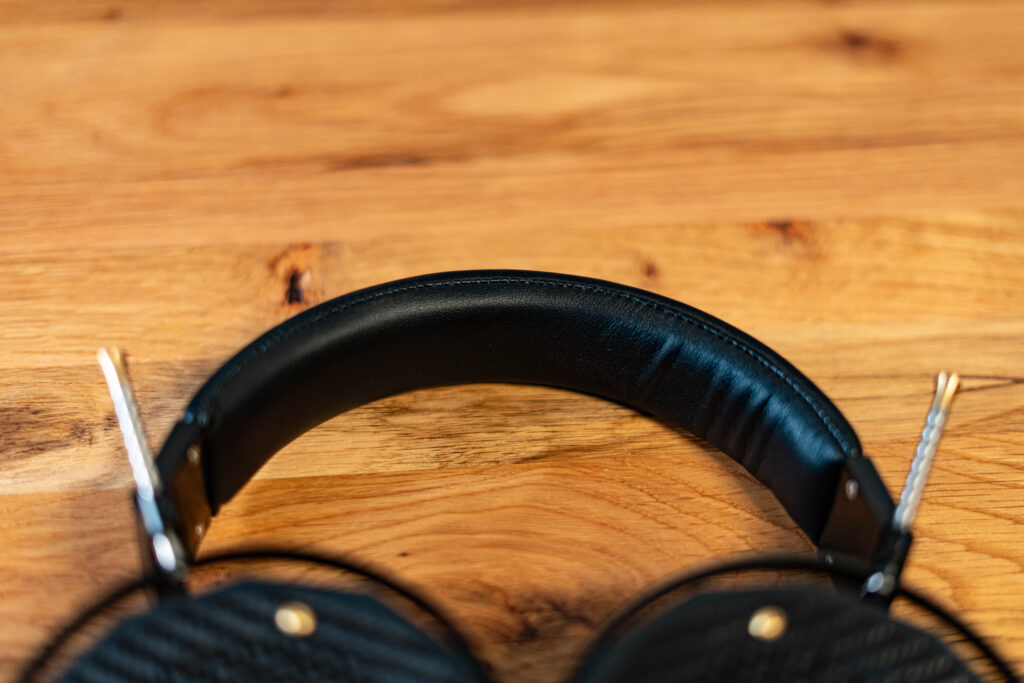 Omne Audio Hendeka flach mit Ansicht auf Kopfband