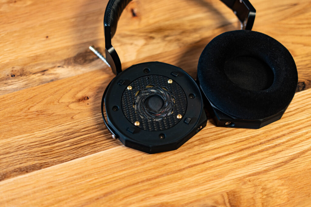Omne Audio Hendeka flach Ansicht Innen auf den Treiber