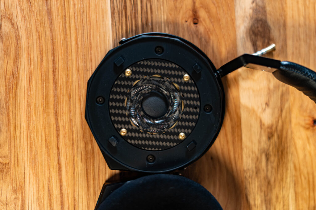 Omne Audio Hendeka flach Ansicht Innen auf den Treiber