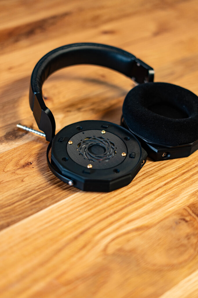 Omne Audio Hendeka flach Ansicht Innen auf den Treiber seitllich