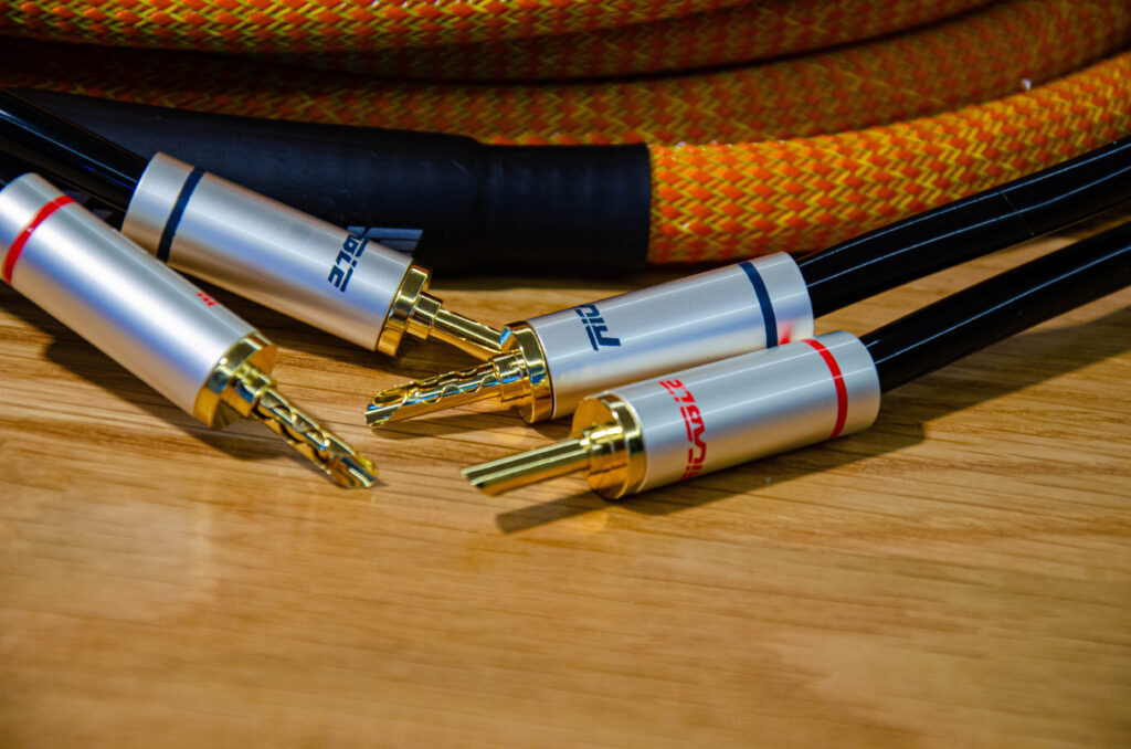 Ricable Dedalus Speaker MKII Ansicht auf die Bananenstecker