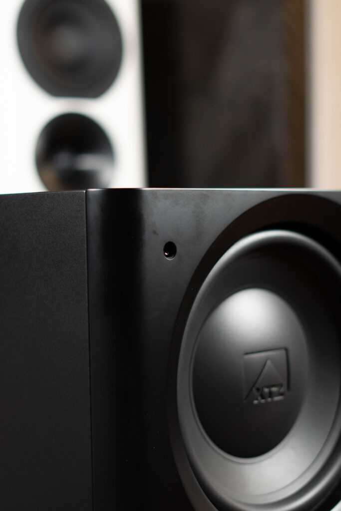 XTZ Cinema Sub 2x12 Edge - Ansicht auf oberes Chassis seitlich