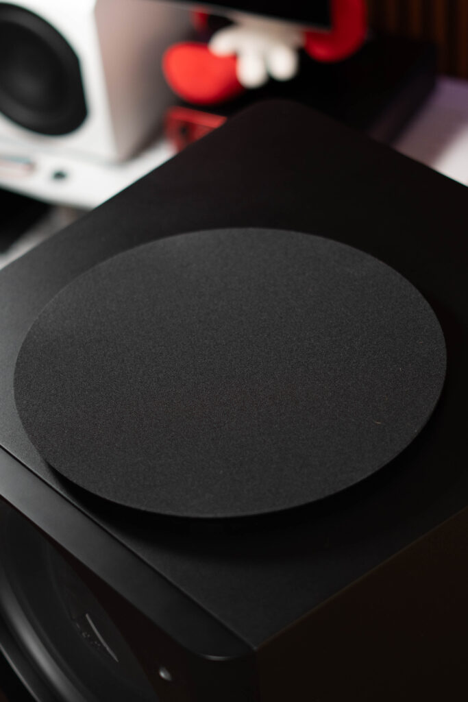 XTZ Cinema Sub 2x12 Edge - Magnetische Stoffabdeckung im Detail