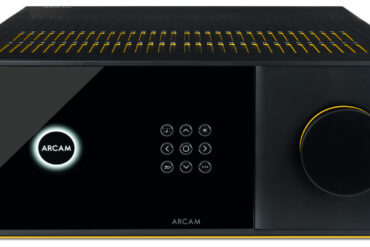 Arcam Radia AVA15 - Frontal mit gelbem Deckeldetail