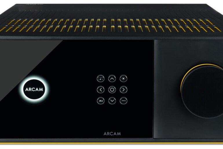 Arcam Radia AVA15 - Frontal mit gelbem Deckeldetail
