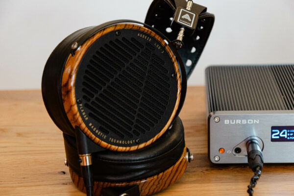 Audeze LCD‑3 Zebrano am Burson Audio Playmate 3 Deluxe