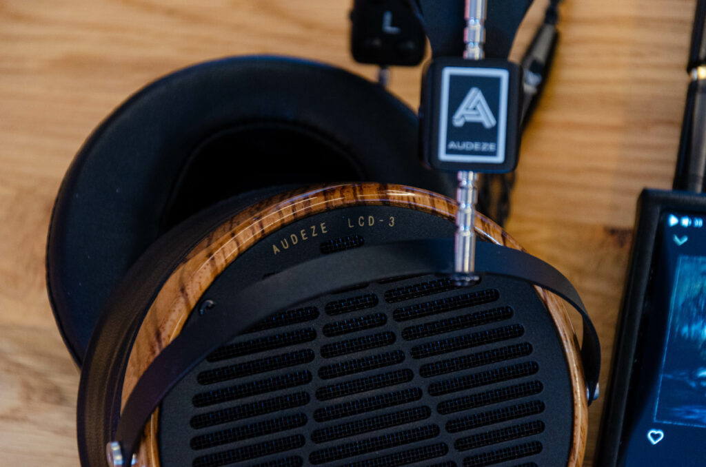 Audeze LCD‑3 Zebrano am Shanling M5 Ultra spielen Oblivion von Lorna Shore
