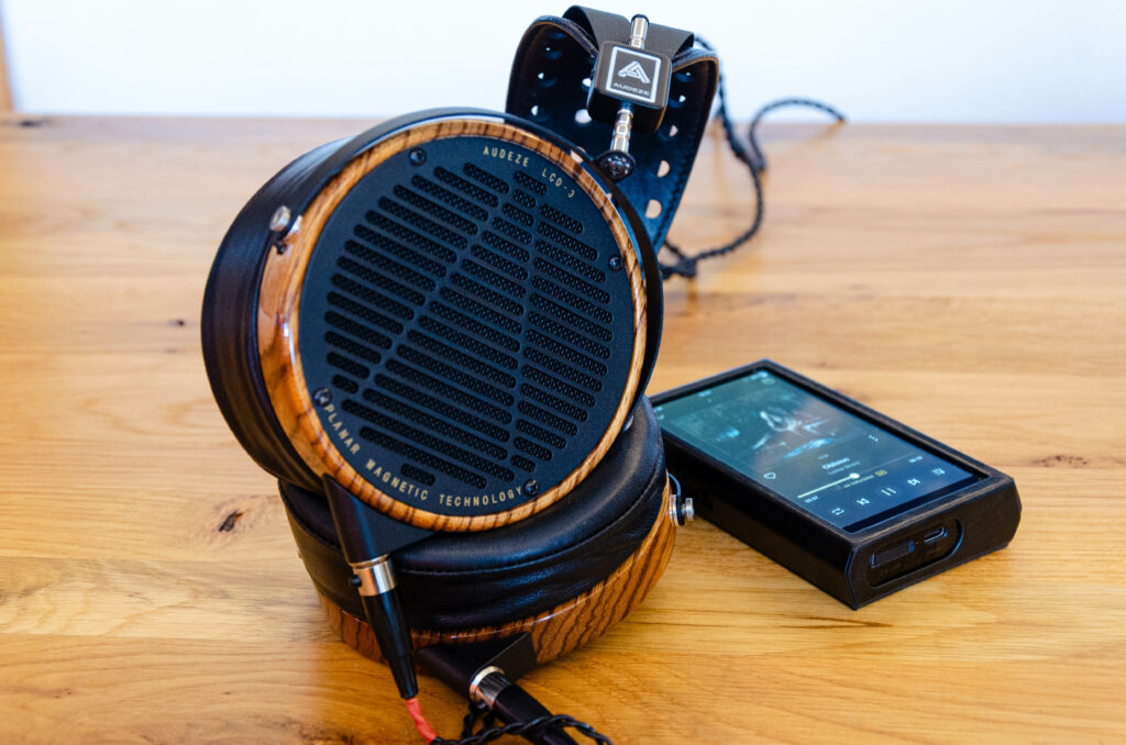 Audeze LCD‑3 Zebrano am Shanling M5 Ultra spielen Oblivion von Lorna Shore