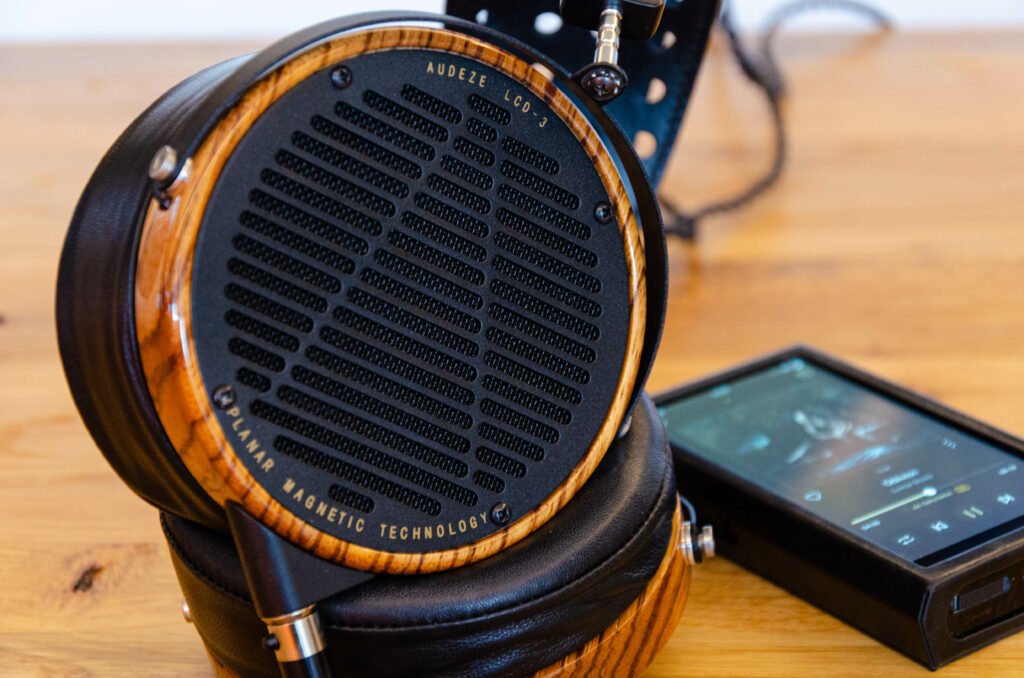 Audeze LCD‑3 Zebrano am Shanling M5 Ultra spielen Oblivion von Lorna Shore