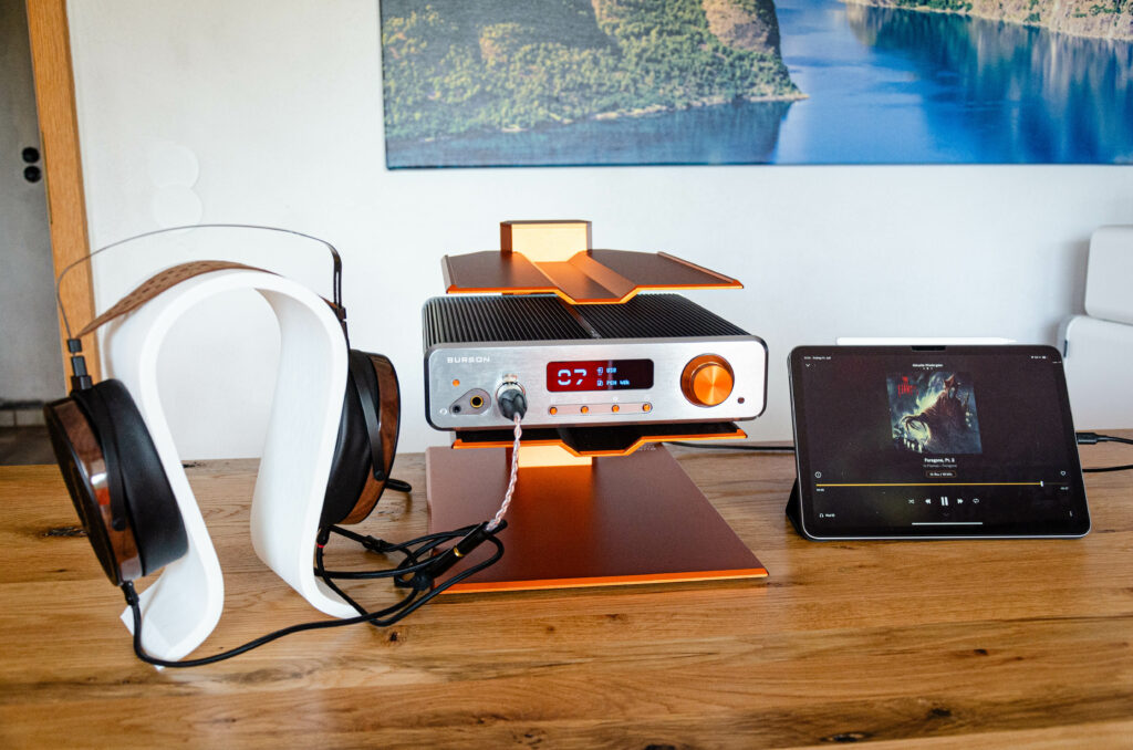 Burson Conductor GT4 in Burson Mothership, mit Fosi Audio i5 Kopfhörer und iPad als Mediaplayer