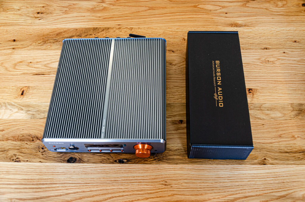 Burson Conductor GT4 mit Zubehör von oben