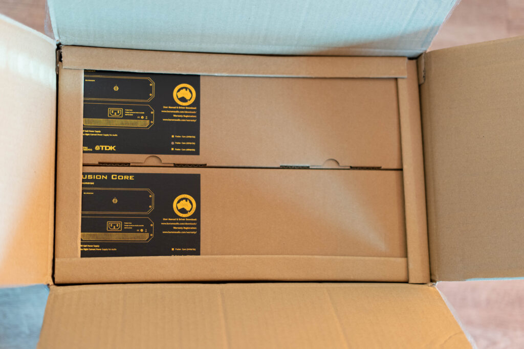 Burson Audio Timekeeper GT4 - zwei Fusion Cores in Umverpackung beim Unboxing