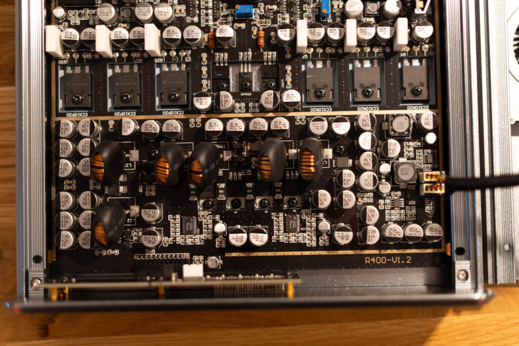 Burson Audio Timekeeper GT4 - geöffnet mit Detailansicht auf die Exicon MOSFETs