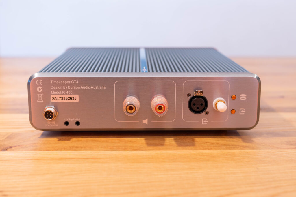 Burson Audio Timekeeper GT4 - Ansicht von Hinten auf die Anschlüsse und Knöpfe