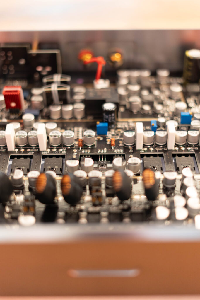 Burson Audio Timekeeper GT4 - geöffnet mit Ansicht auf die Exicon MOSFETs