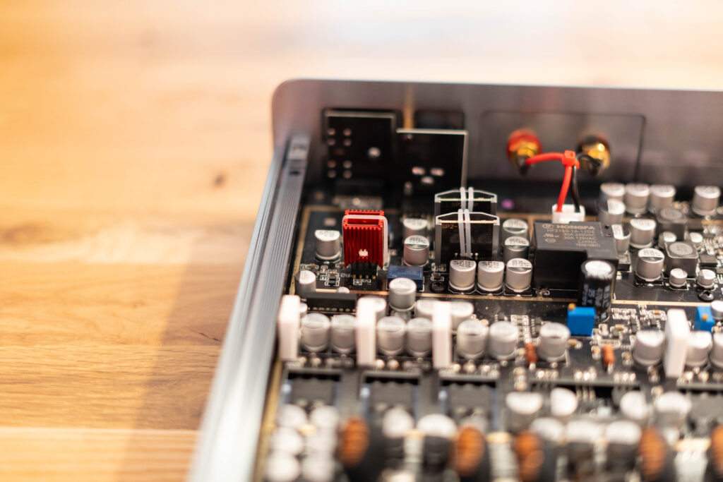 Burson Audio Timekeeper GT4 - geöffnet mit Ansicht auf die 10dB Verstärkung mit V7 Vivid OpAmp