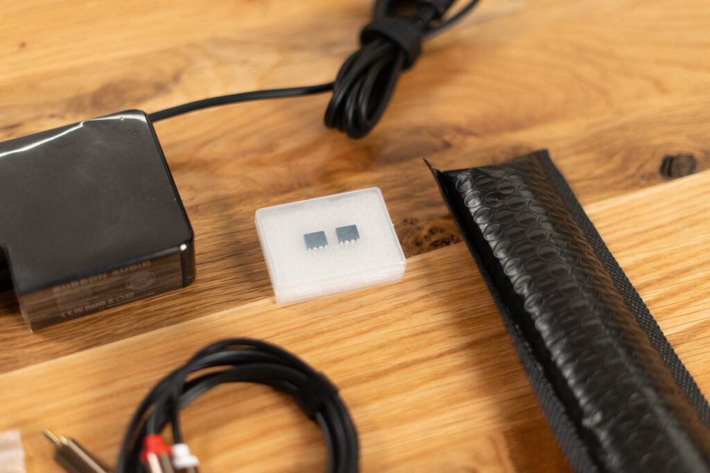 Burson Soloist Stellar Max - Ansicht auf Lieferumfang - Hier die Stock OpAmps