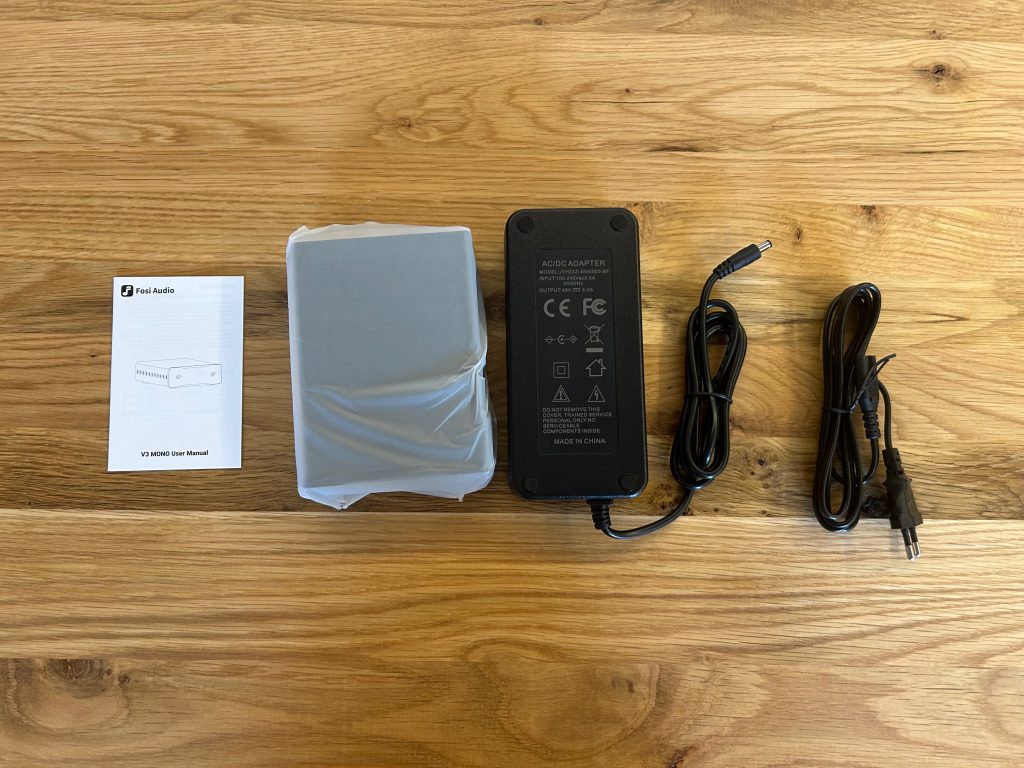 Fosi Audio V3 Mono frisch ausgepackt mit allen enthaltenen Dingen