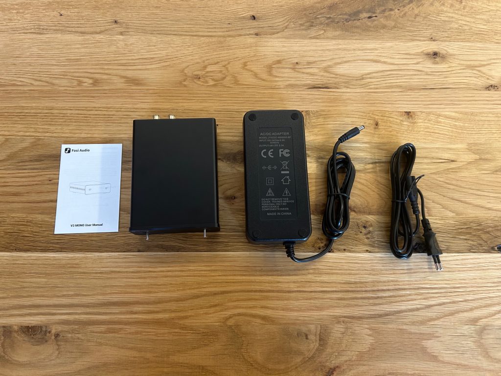 Fosi Audio V3 Mono frisch ausgepackt mit allen enthaltenen Dingen