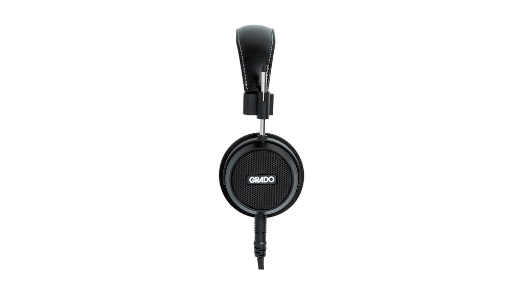 Grado Signature S150 von der Seite mit Grado-Logo in der Mitte der Ohrmuschel, weißer Hintergrund