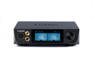 Luxsin X8 - Frontansicht mit VU-Meter
