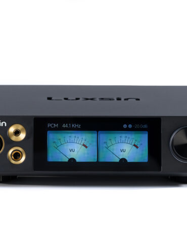 Luxsin X8 - Frontansicht mit VU-Meter