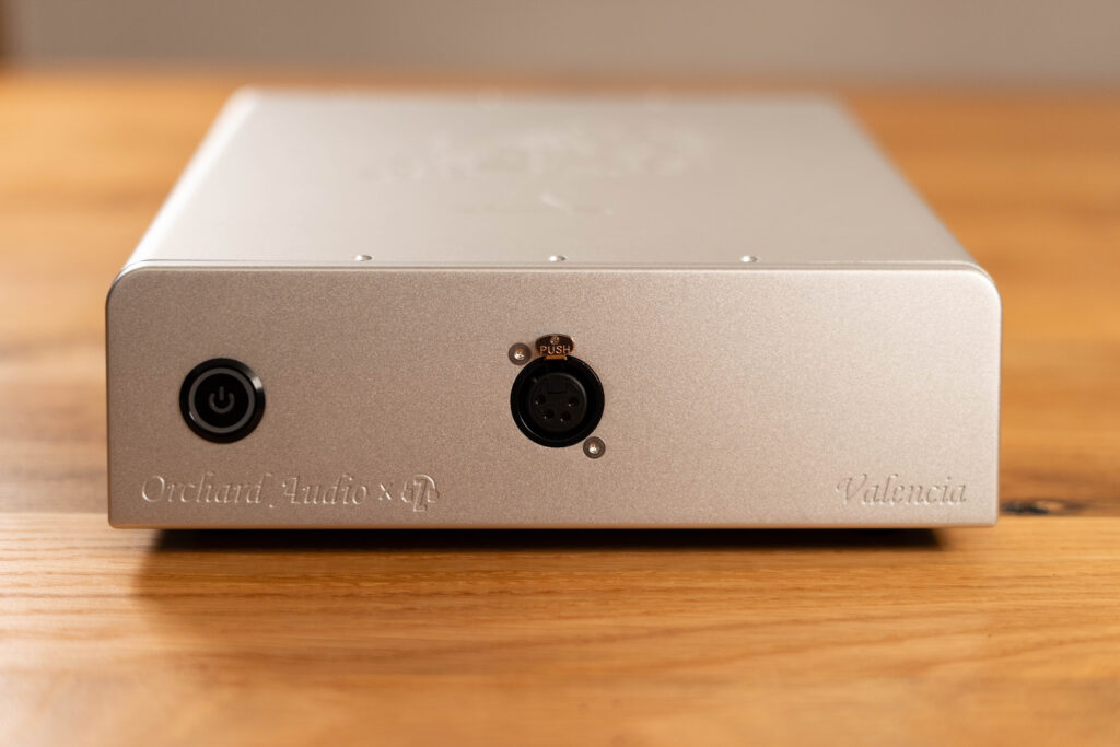 Orchard Audio Valencia Frontansicht mit 4Pin-XLR und Power-Knopf