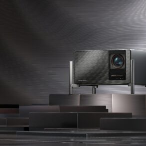 Xgimi TITAN Noir Max - Beautyshot mit Fontansicht