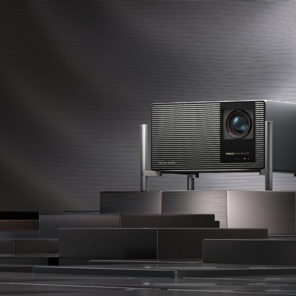 Xgimi TITAN Noir Max - Beautyshot mit Fontansicht