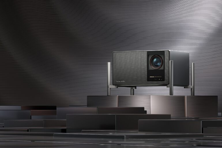 Xgimi TITAN Noir Max - Beautyshot mit Fontansicht